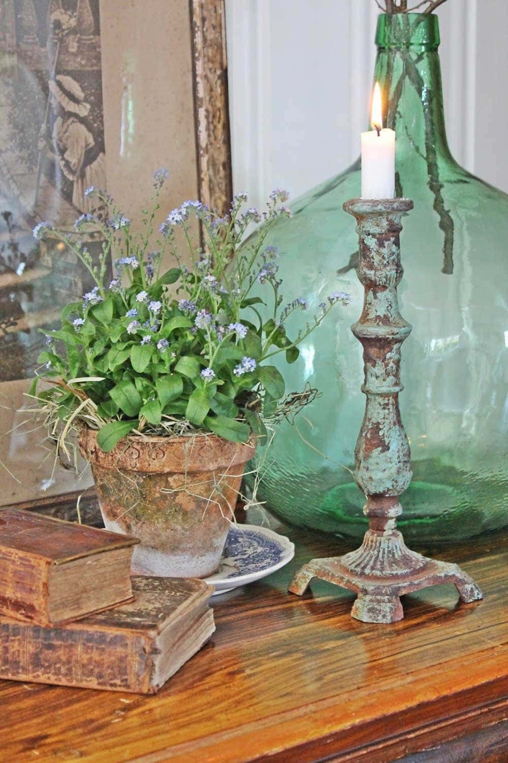 Dame Jeanne décorative avec plantes et branches - Decorazine.fr